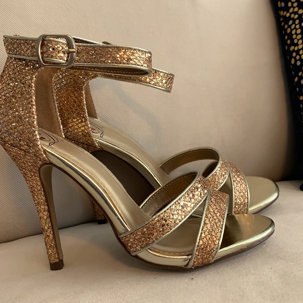 NWT My Delicious gold glitter stiletto heel 5 1/2